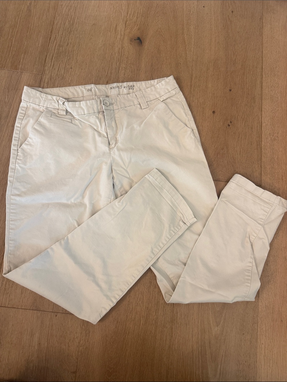 GAP Khaki Straight Leg Pants in Soft Cream